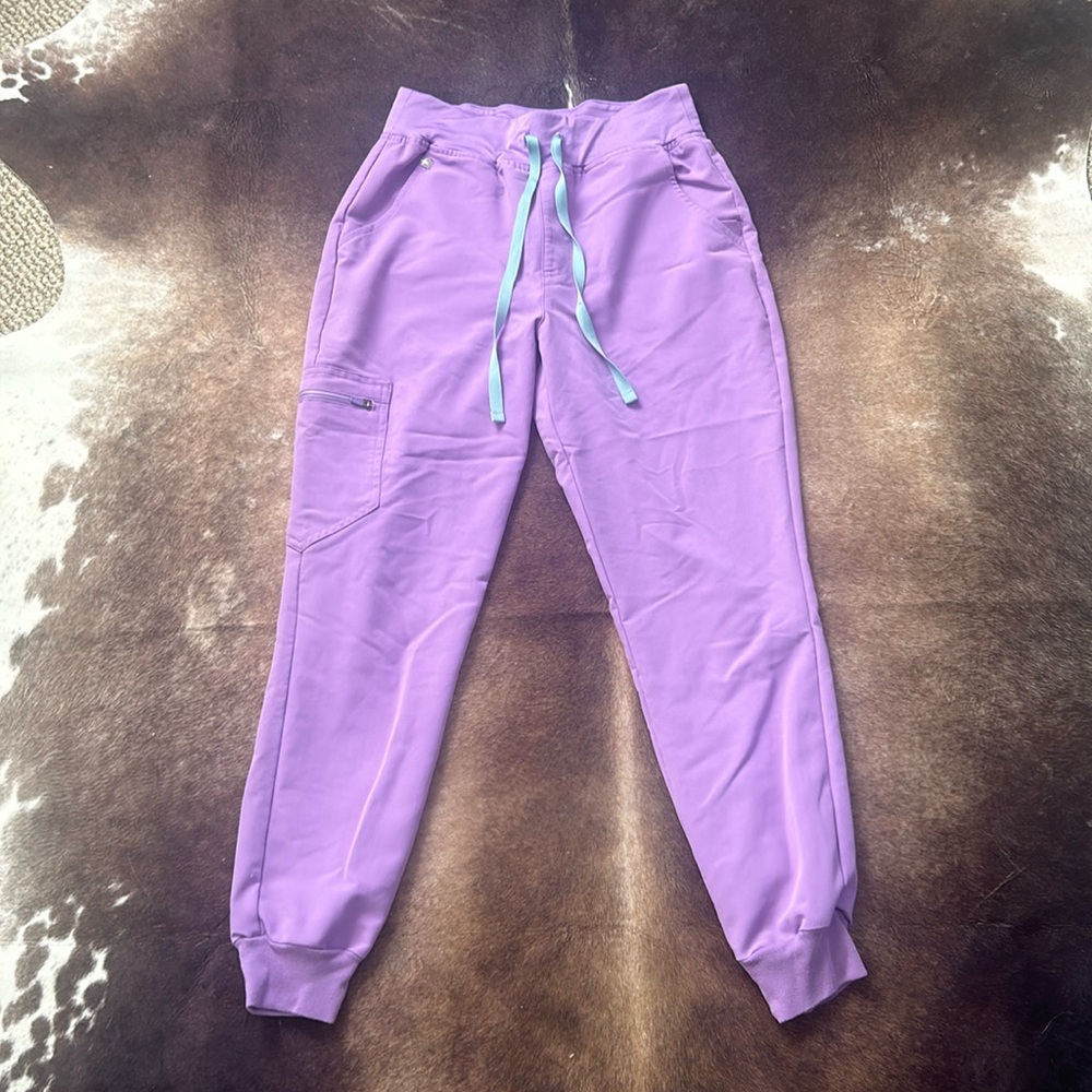 Figs Technical Collection Petite Jogger Pants- Lilac Dawn
